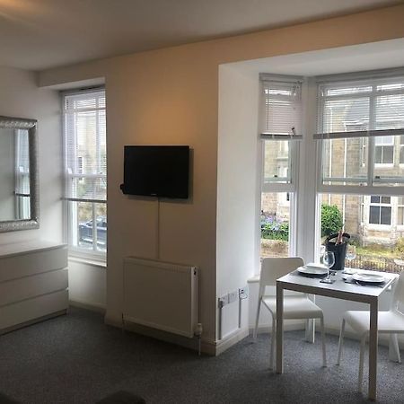 Newly Renovated Modern Studio Apartment بينزانس المظهر الخارجي الصورة