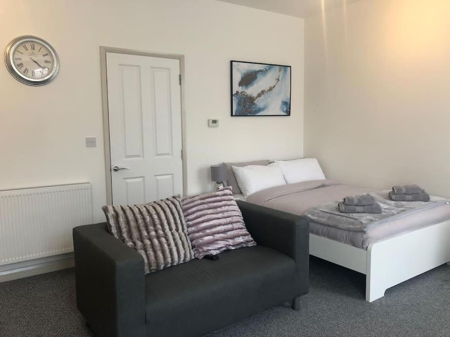 Newly Renovated Modern Studio Apartment بينزانس المظهر الخارجي الصورة