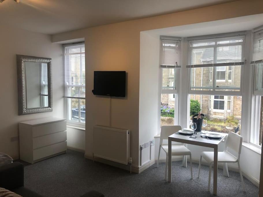 Newly Renovated Modern Studio Apartment بينزانس المظهر الخارجي الصورة