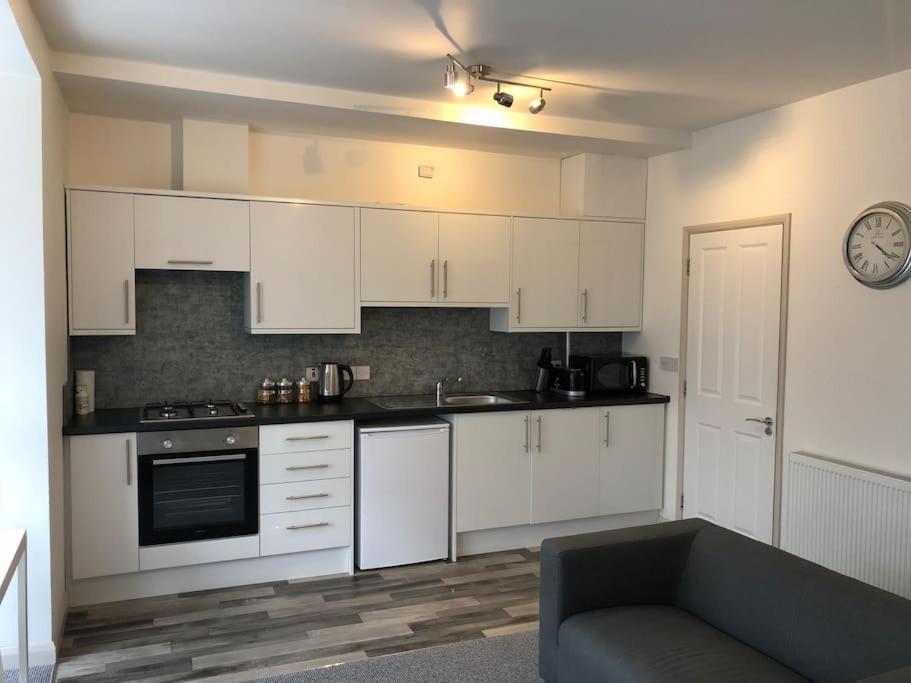 Newly Renovated Modern Studio Apartment بينزانس المظهر الخارجي الصورة